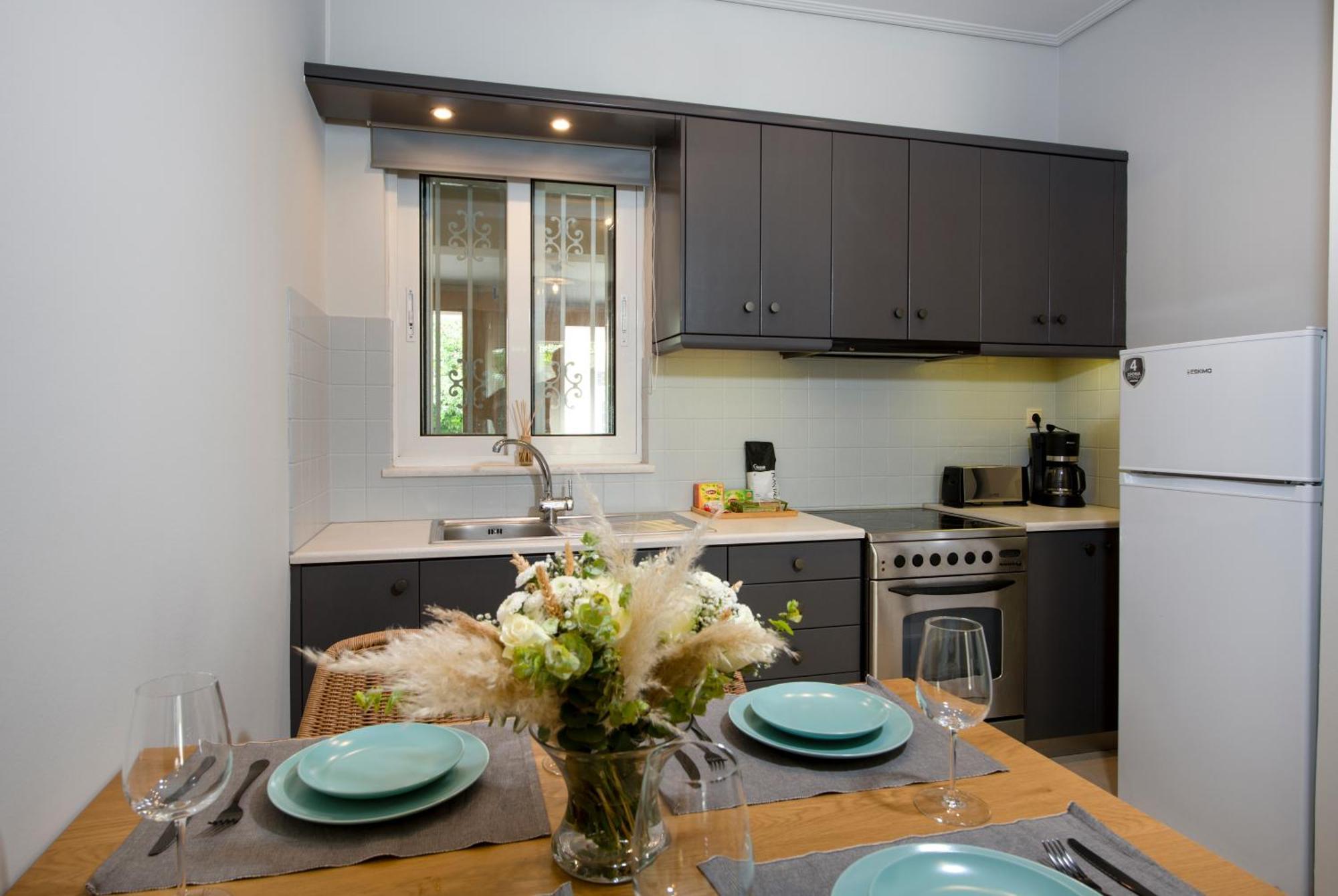 Inner City Retreat Apartment Chrissi Akti Chania Exterior foto
